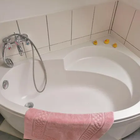 Kobs - Inmitten Der Mit Zwei Bädern, Terrasse Und Gemütlichem Wohn- Und Esszimmer Apartment